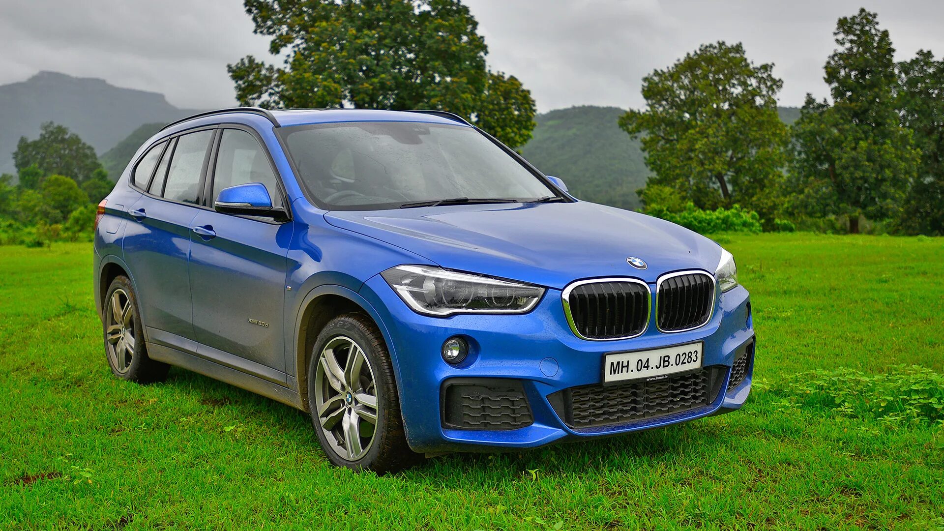 Bmw x1 m. БМВ x1 2018. BMW x1 m Sport. BMW x1 m пакет. БМВ x1 2021.