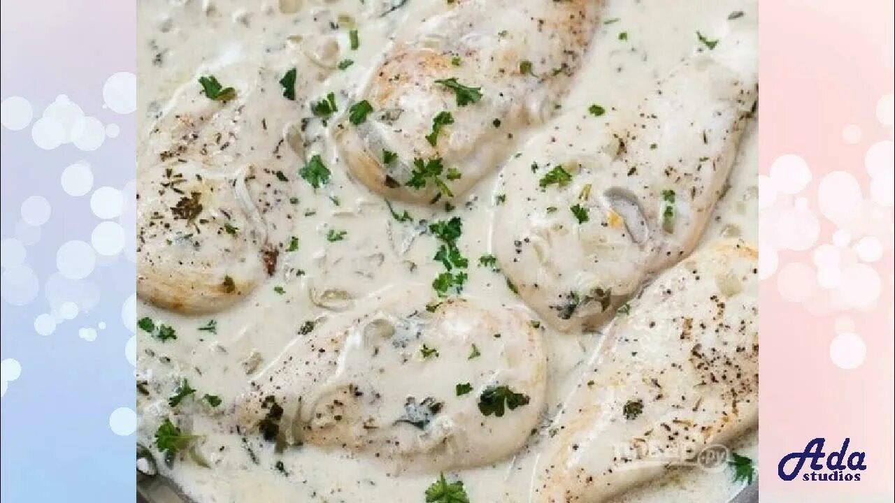Подлив из куриного филе со сметаной. Филе индейки в сметанном соусе. курица в белом соусе. индейка в сметанном соусе на сковороде. филе индейки в сливочном соусе.