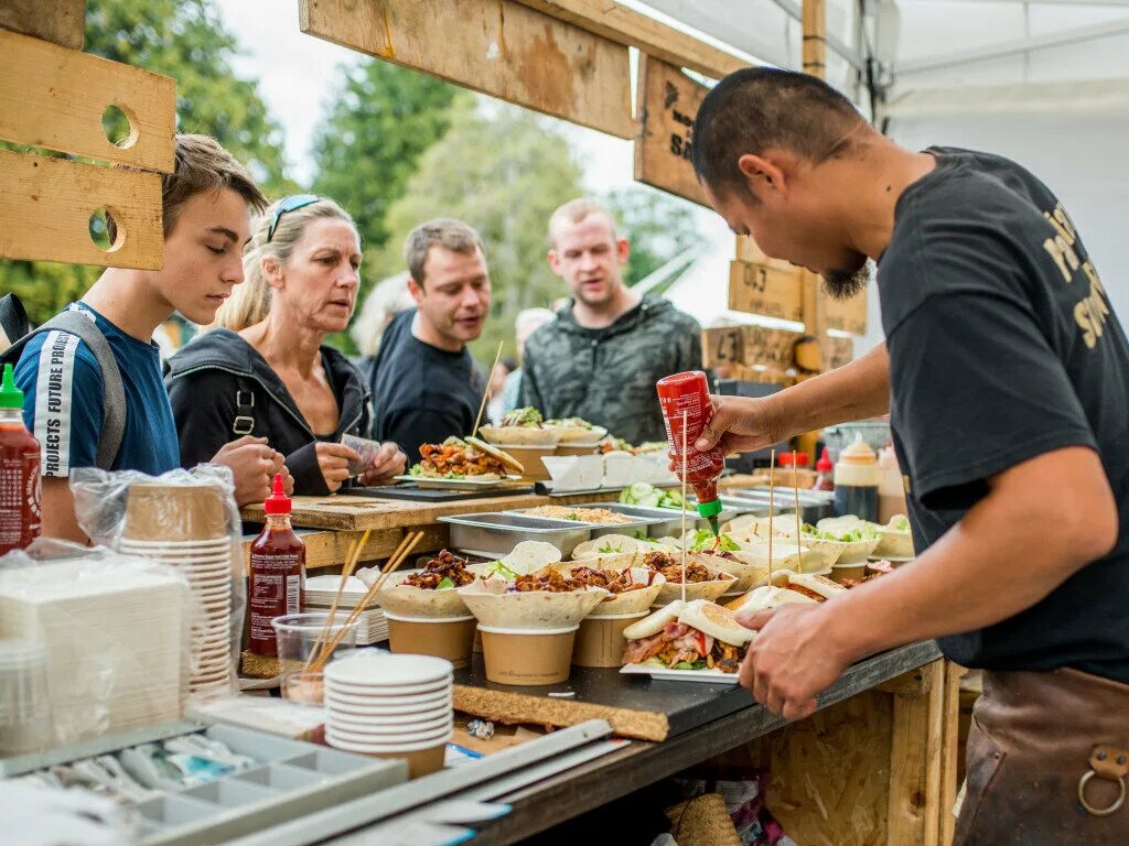 Уличная еда. Food fest. Food fest. Food fest. Гастрономический фестиваль в москве.