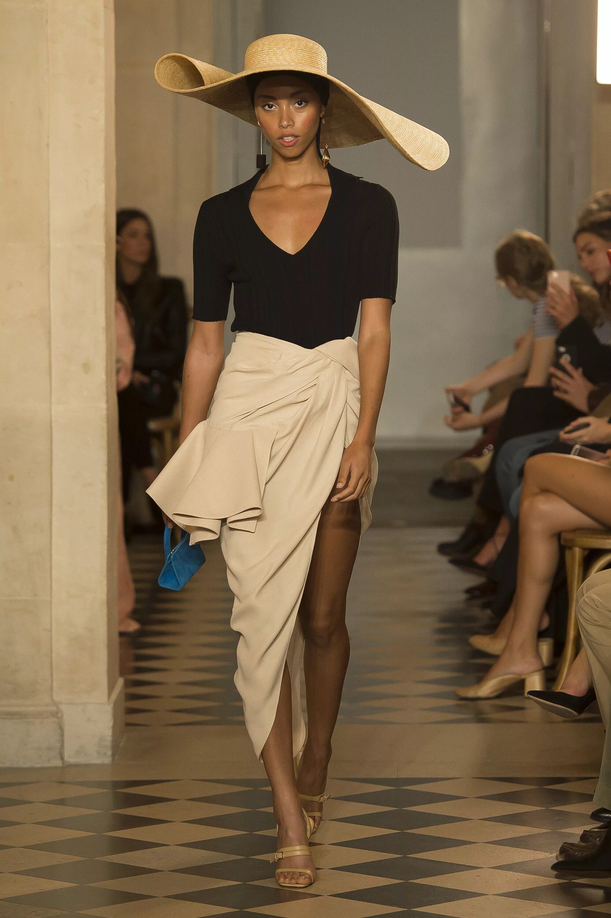 Платье jacquemus. Jacquemus км20. Jacquemus коллекция. Jacquemus. Jacquemus ss20.