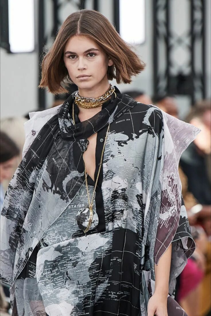 Глэм рок монти. Спортивный стиль одежды. Фигурка дизайнера. Смол стиль. Стиль милитари гранж.