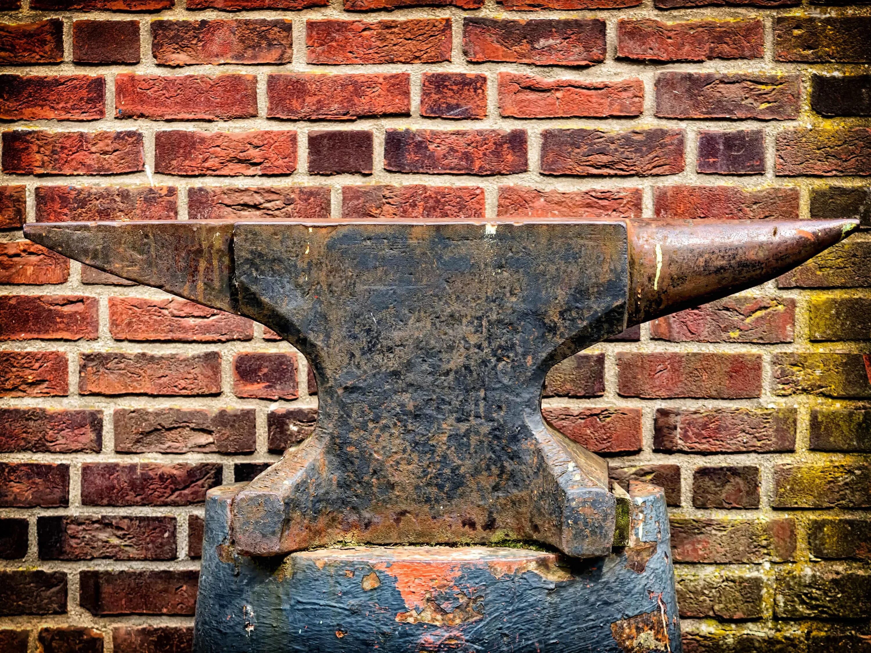 Наковальня в кузне. Наковальня песня. Наковальня. Наковальня кузнечная. Наковальня песня.