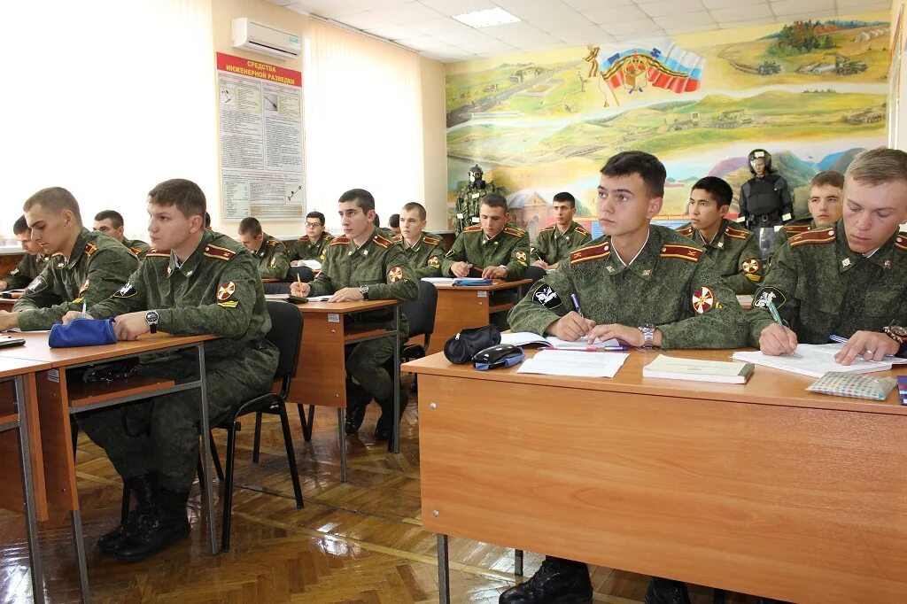 Сайт внг новосибирск. Саратовский военный институт войск национальной гвардии Российской. Саратовский военный ордена Жукова Краснознаменный институт. Саратов военный институт Росгвардии. Ордена Жукова институт национальной гвардии.