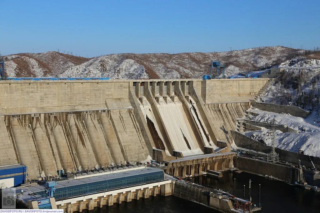 В каком районе самая крупная гэс. Бурейская гидроэлектростанция. Бурейская ГЭС. Бурейское водохранилище ГЭС. Талакан ГЭС.