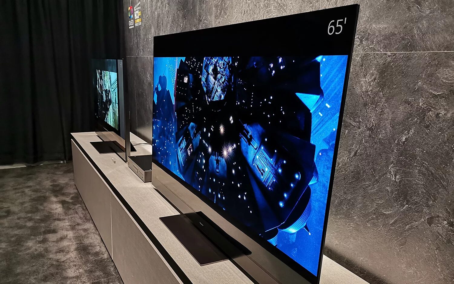 Телевизор oled hdr. Телевизор LG 75 дюймов 2020 OLED. Телевизор Панасоник 2000. Th-65jz2000k Panasonic OLED TV. Panasonic OLED 2022.