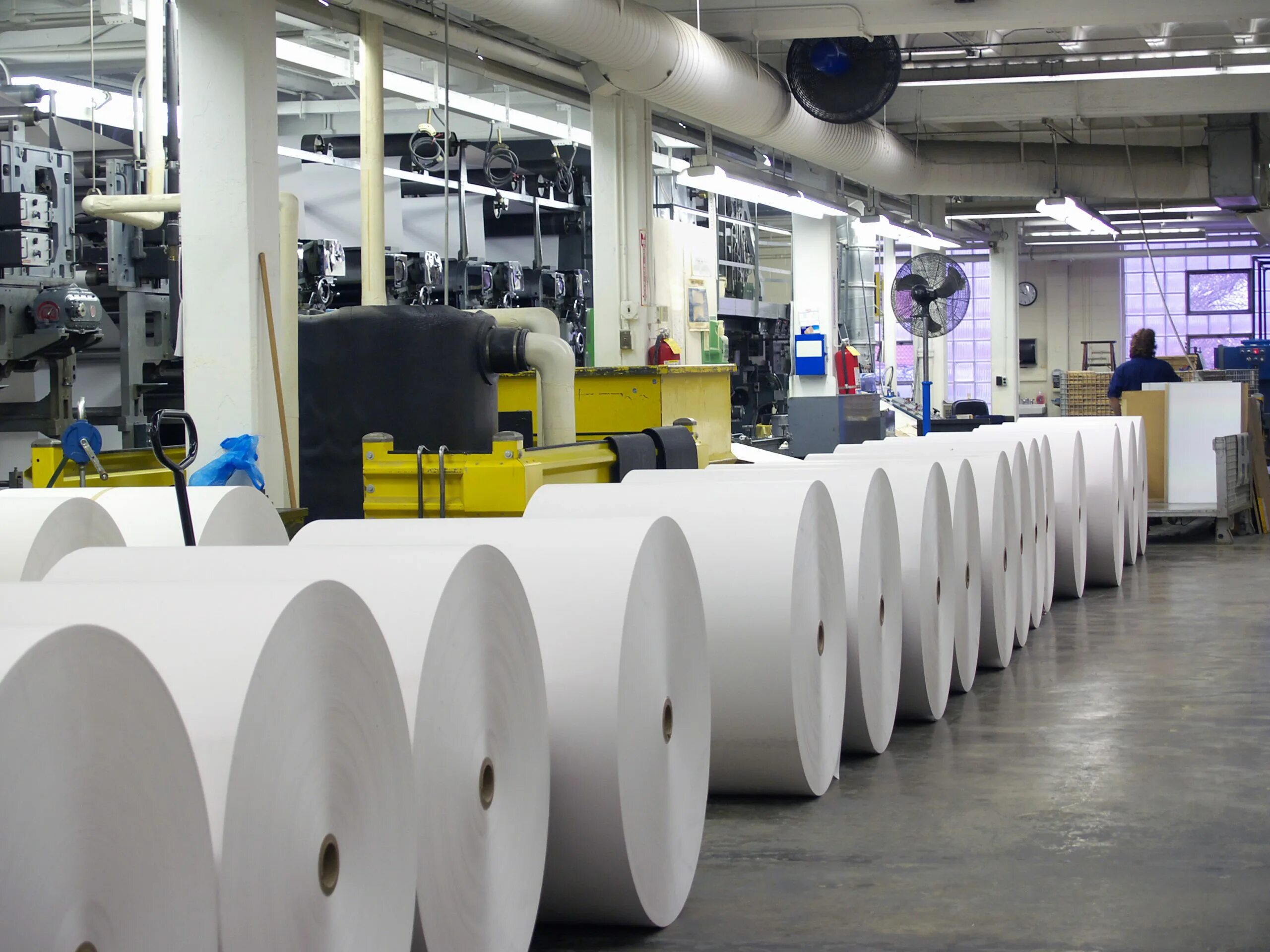 Крупные производители бумаги и картона. Бумажная промышленность. Целлюлозно-бумажное производство. Целлюлозно-бумажная отрасль. Завод бумаги.