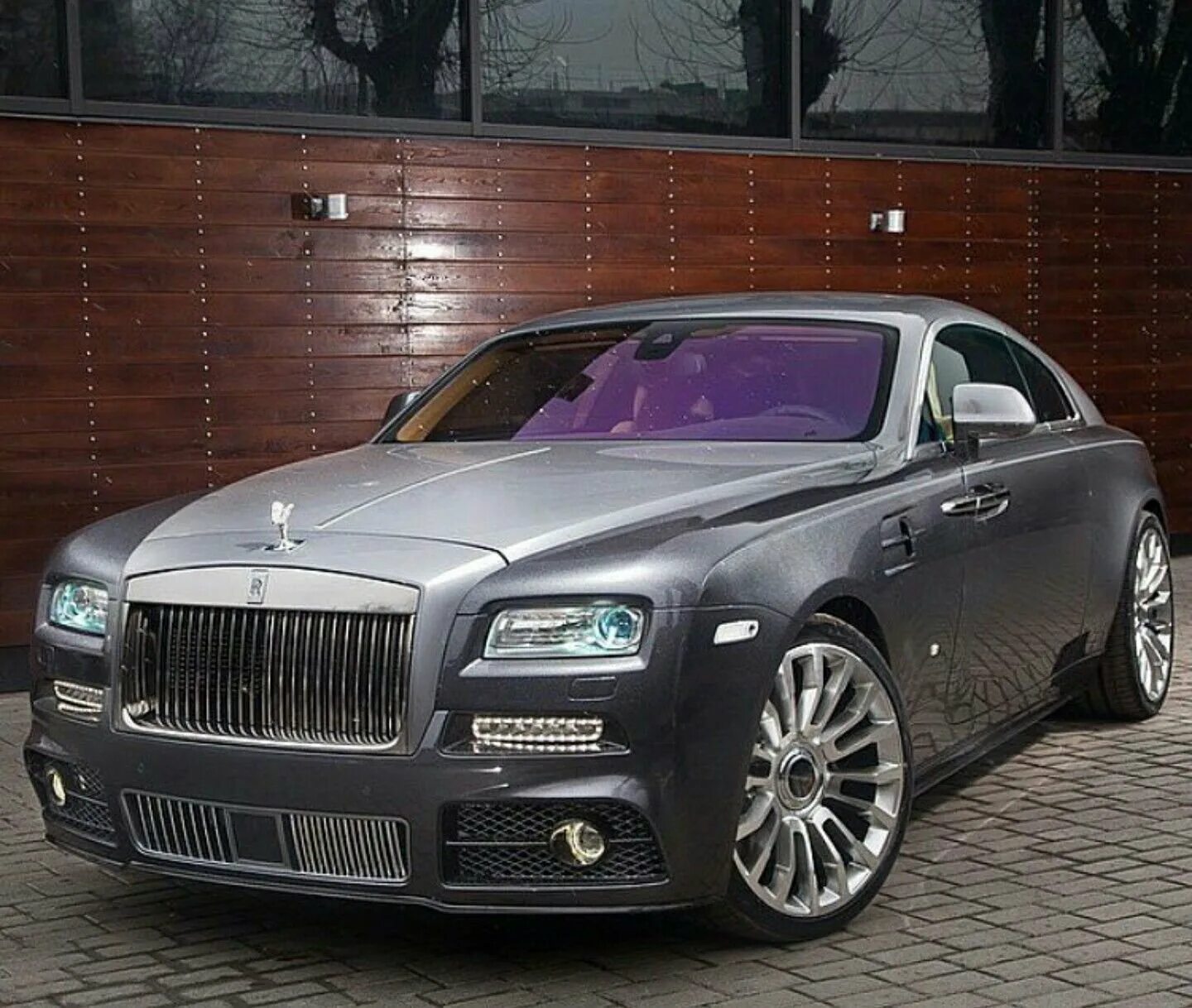 Роллс мансори. Роллс Ройс Mansory. Rolls Royce Wraith Mansory. Rolls Royce Wraith Black Mansory. RR Wraith Mansory.