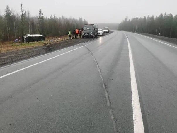 Машина на трассе. Трасса кола. ДТП Суоярвский район вчера. Происшествие на автодороге по трассе в Медвежьегорск.