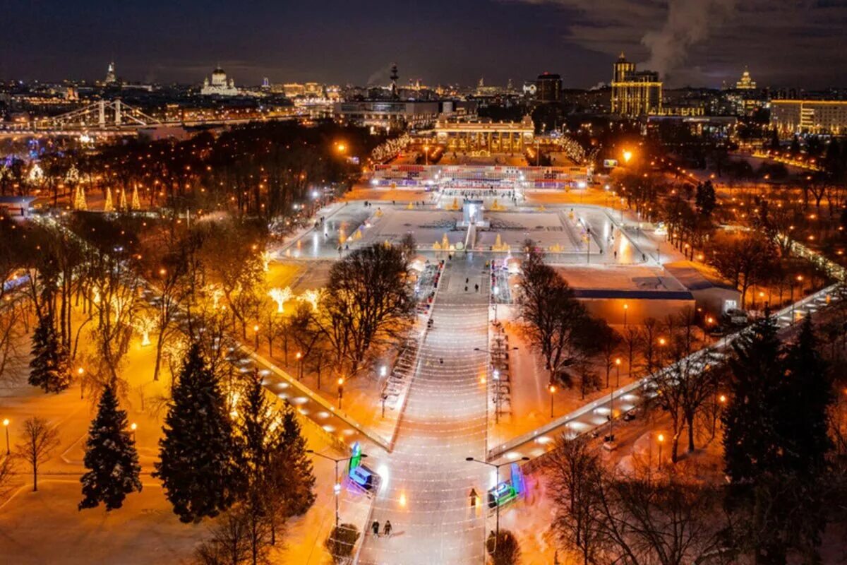 Места которые стоит посетить в москве 2025. Каток вднх 2025-2025. парк горького зимой. парк вднх москва зимой 2025.