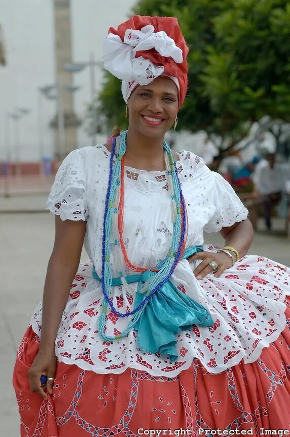 Кубинский национальный. Традиционный костюм Бразилии. Национальные Наряды кубинцев. Нац костюм Бразилии. Кубинский костюм.
