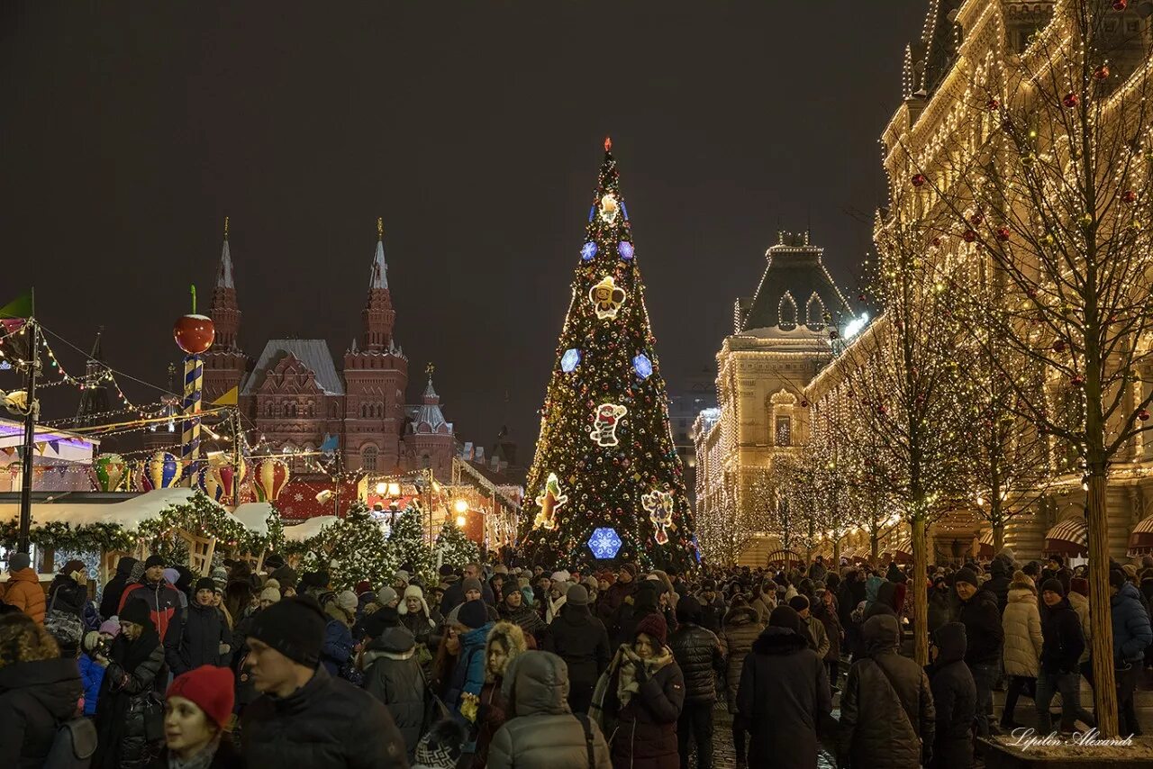 События новый год москва. Рождество в Москве. Празднование нового года в больших городах Таджикистана на улице.