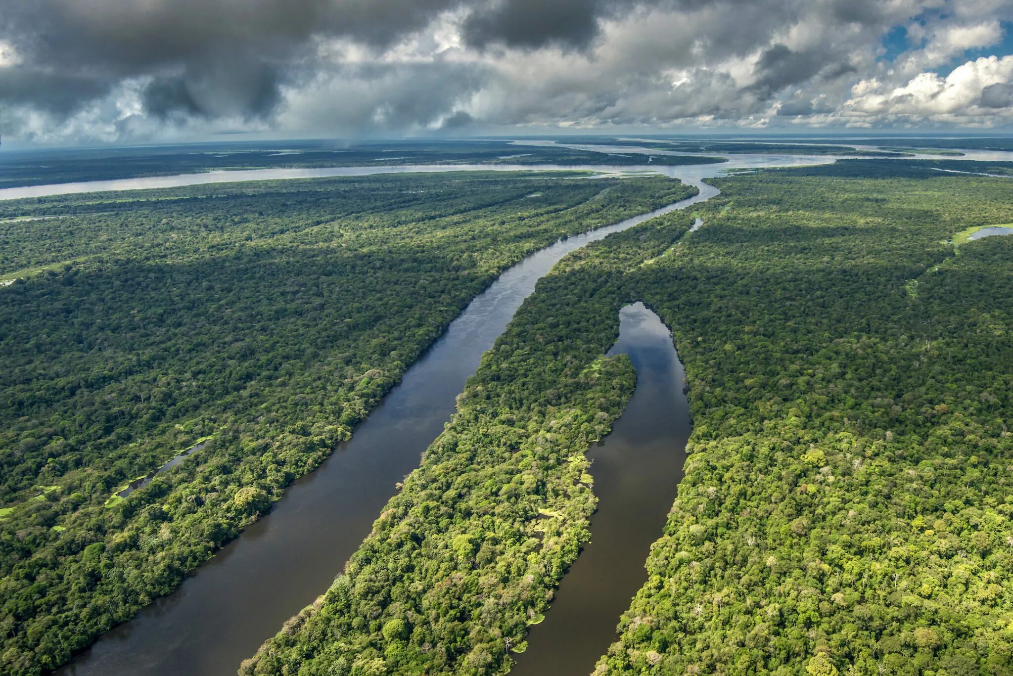 Какие крупные озера находятся на амазонской низменности. Южная Америка река Амазонка. Амазония река Амазонка. Река Амазонка в Бразилии. Река Амазонка Ориноко.