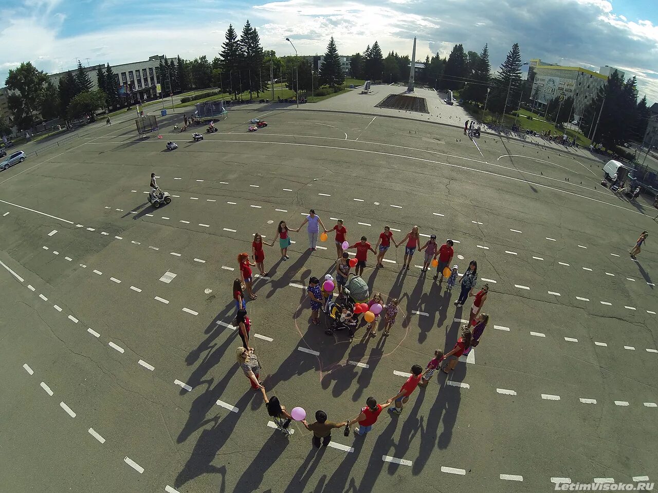 новоалтайск площадь. центральная площадь новоалтайск. площадь вечного огня новоалтайск. население города новоалтайск. новоалтайск алтайский край достопримечательности.