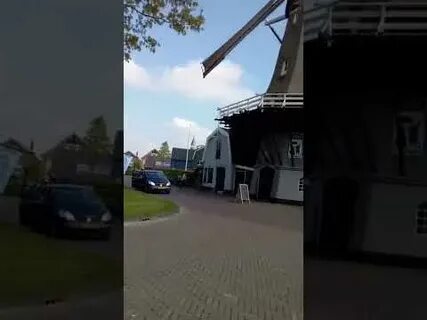 Старая мельница крутится текст