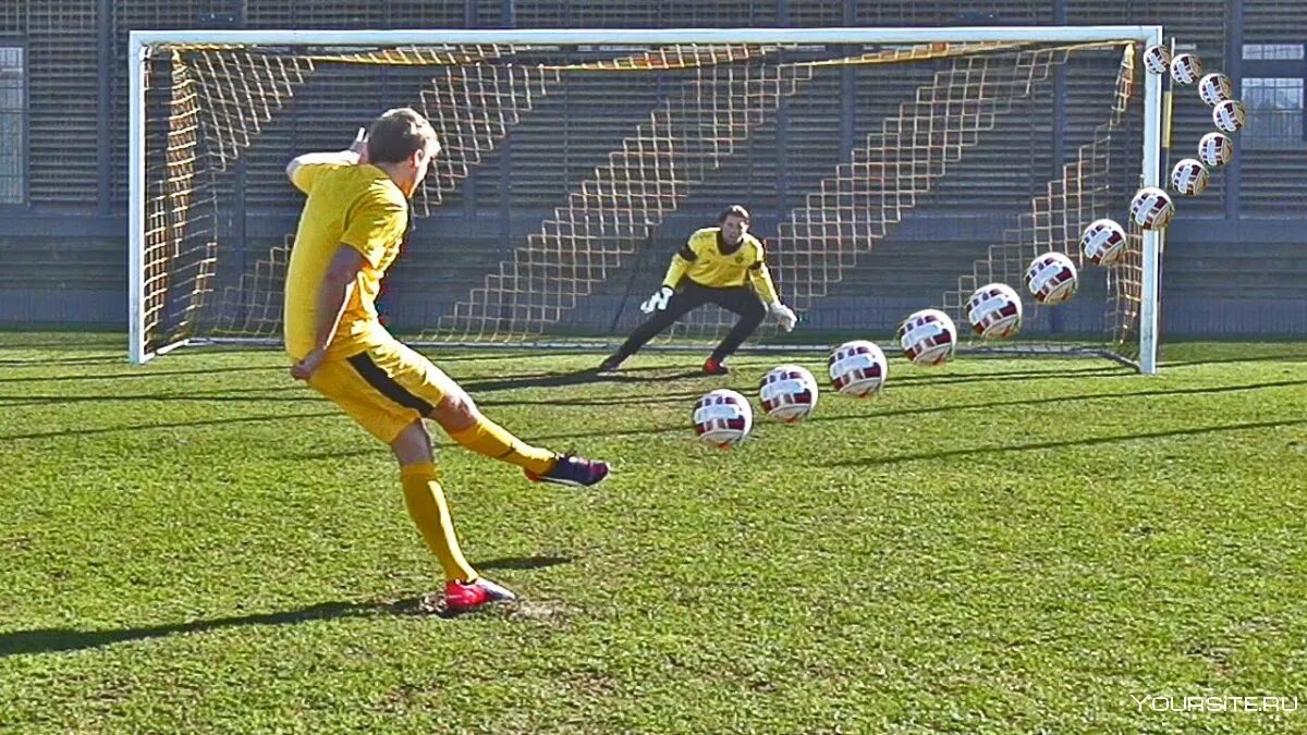 Бить по воротам. Игрок бьет пенальти. Штрафной удар пенальти. Пинает мяч в ворота. Футбол фото.