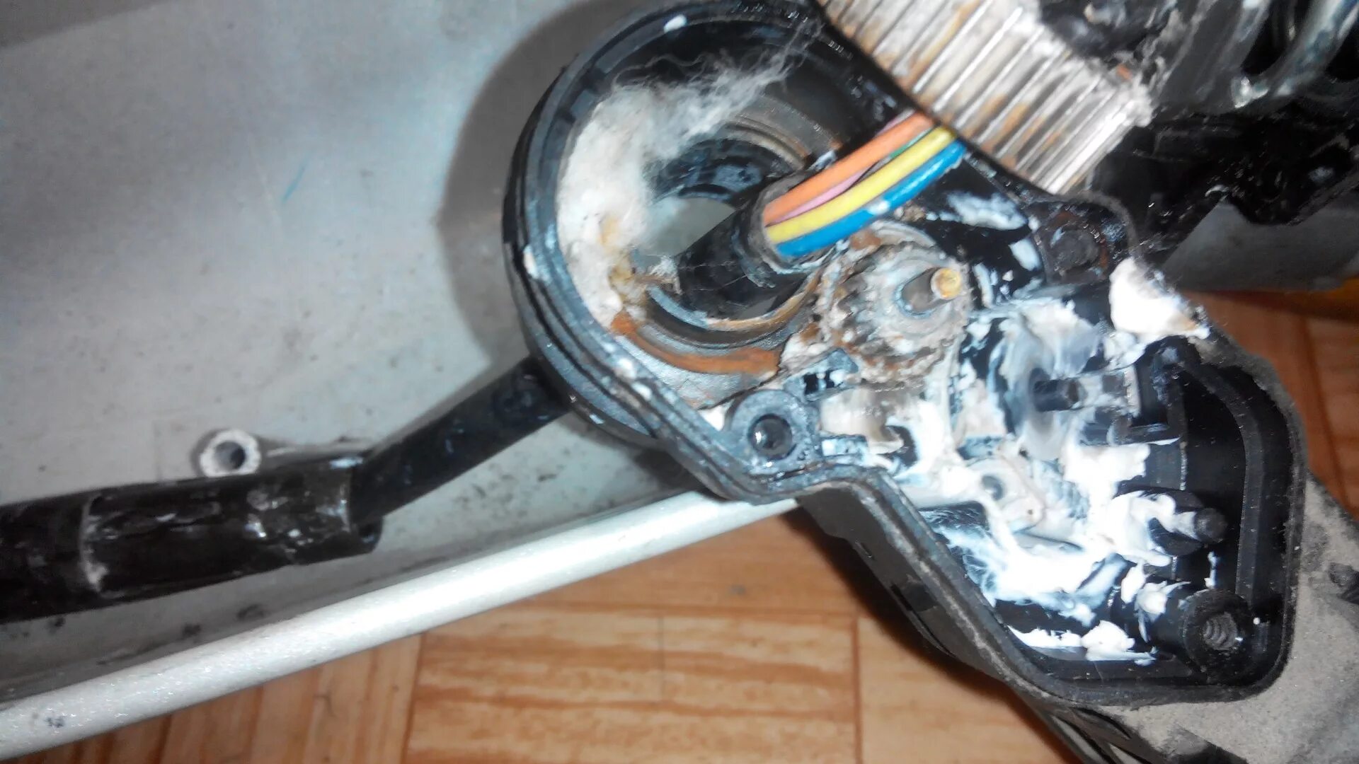 Разобрать боковое зеркало 1118. Королла 210 разбор зеркала. Subaru outback зеркальный элемент. Сбоку разбор. Сбоку разбор.