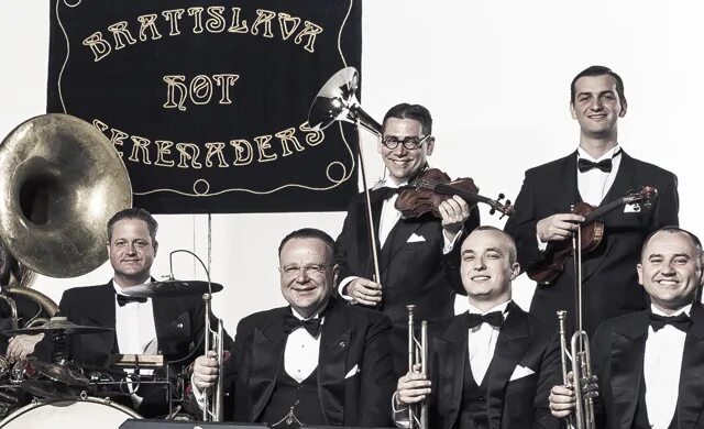 Midnight Serenaders. Bratislava hot Serenaders. Одна из музыкальных тем в Карпове. Песни 20 30 годов