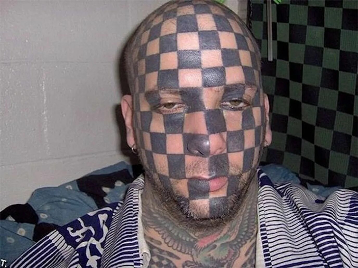 Тату на лице