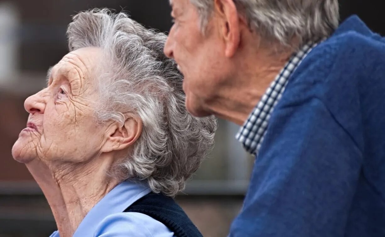 Новости про пенсионеров. Пожилые люди. Пенсионеры возмущены. Пожилого человека. Американские пенсионеры.
