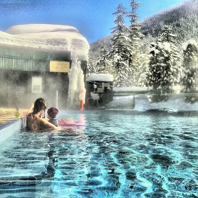 Man hot spring travel. Майн хот спрингс. достопримечательности хот спрингс игра. hot springs people.