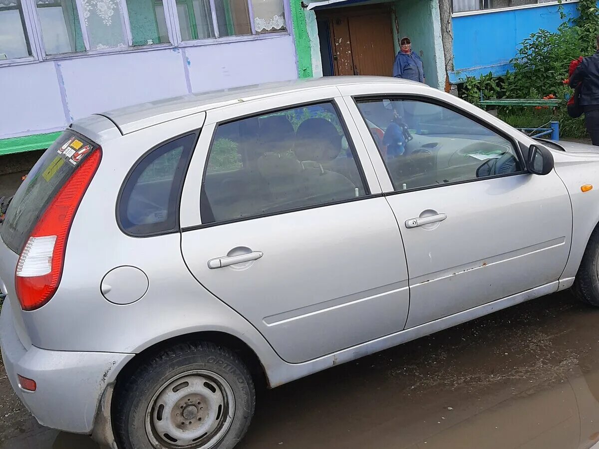 Автомобили с пробегом в свердловской области. Калина универсал 2007 года серебристом. Калина хэтчбек 2007 года. Калина 2012 год хэтчбек серебристый.