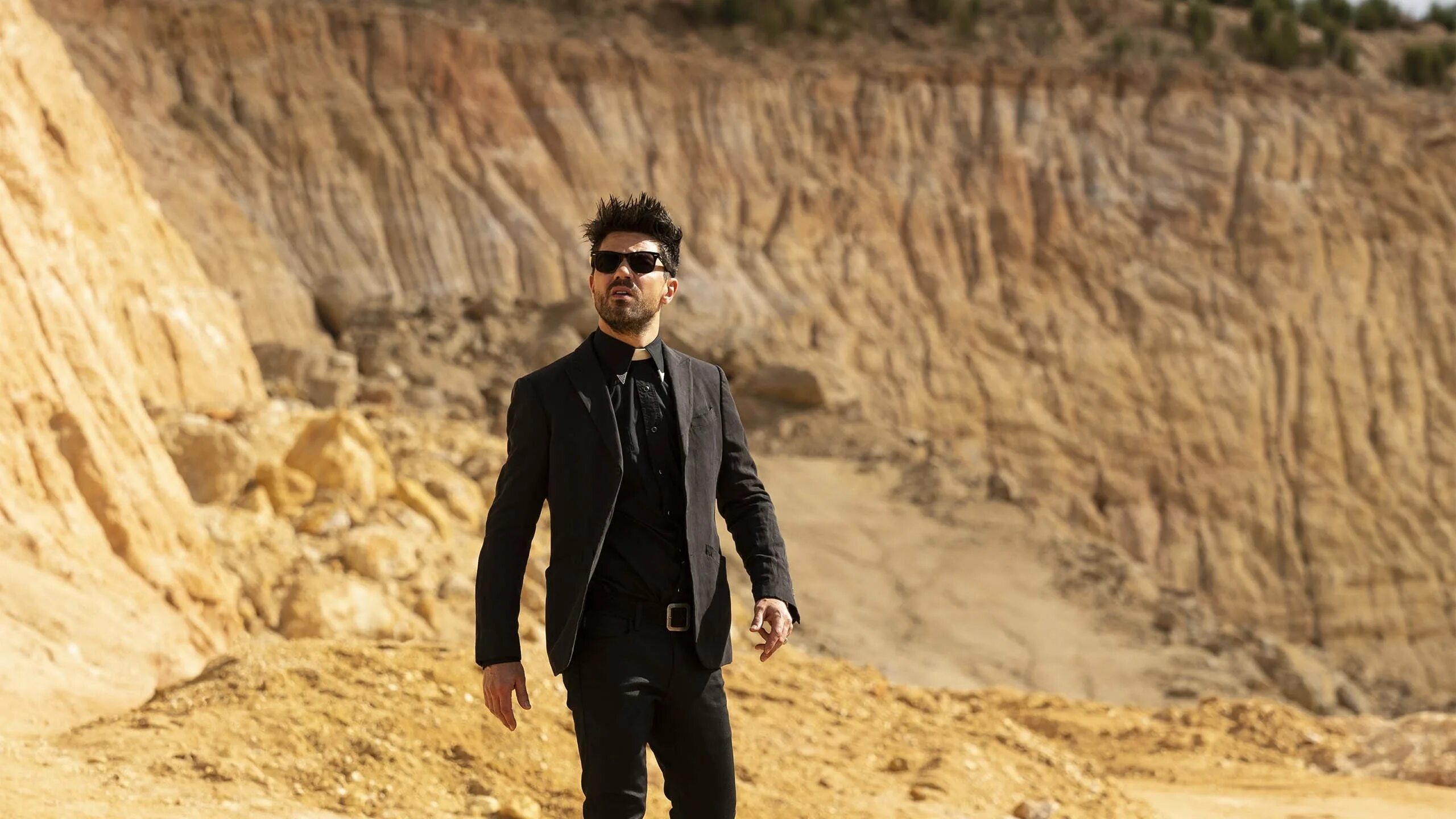 Dominic Cooper Preacher. Сет Роген проповедник.