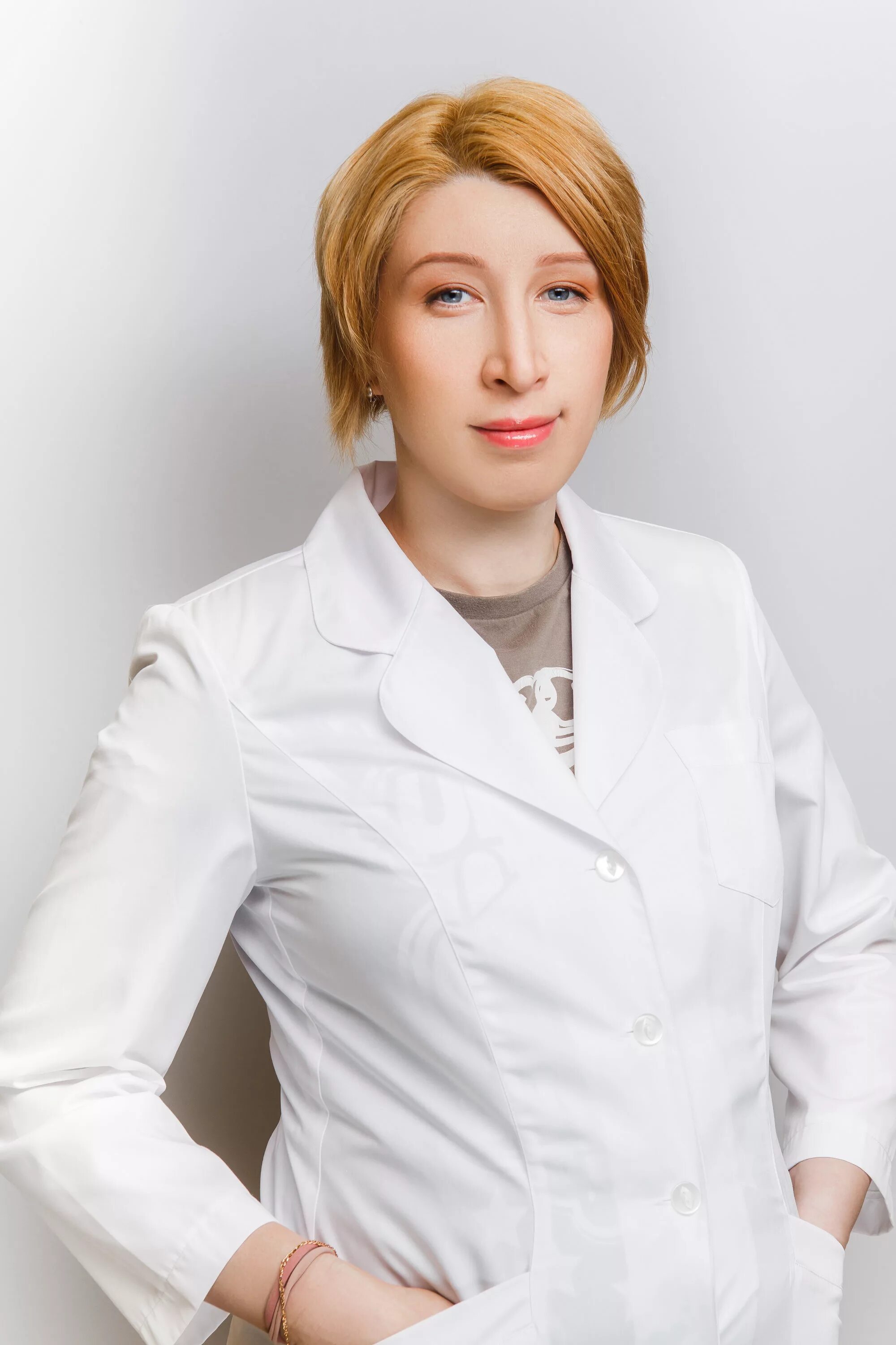 Врач монахова