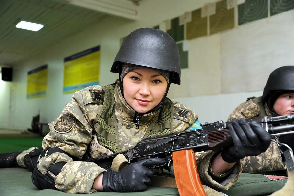В казахстане служат в армии. Женщины в армии Казахстана. Казахские женщины в армии. Женщины военные. Женщины в армии.