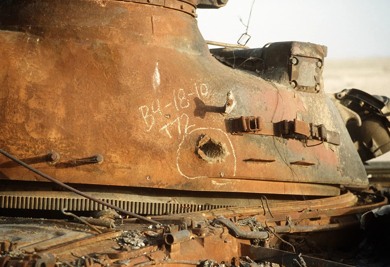 Подбитая техника спб. Танки Абрамс буря в пустыне 1991. Подбитые танки в пустыне.