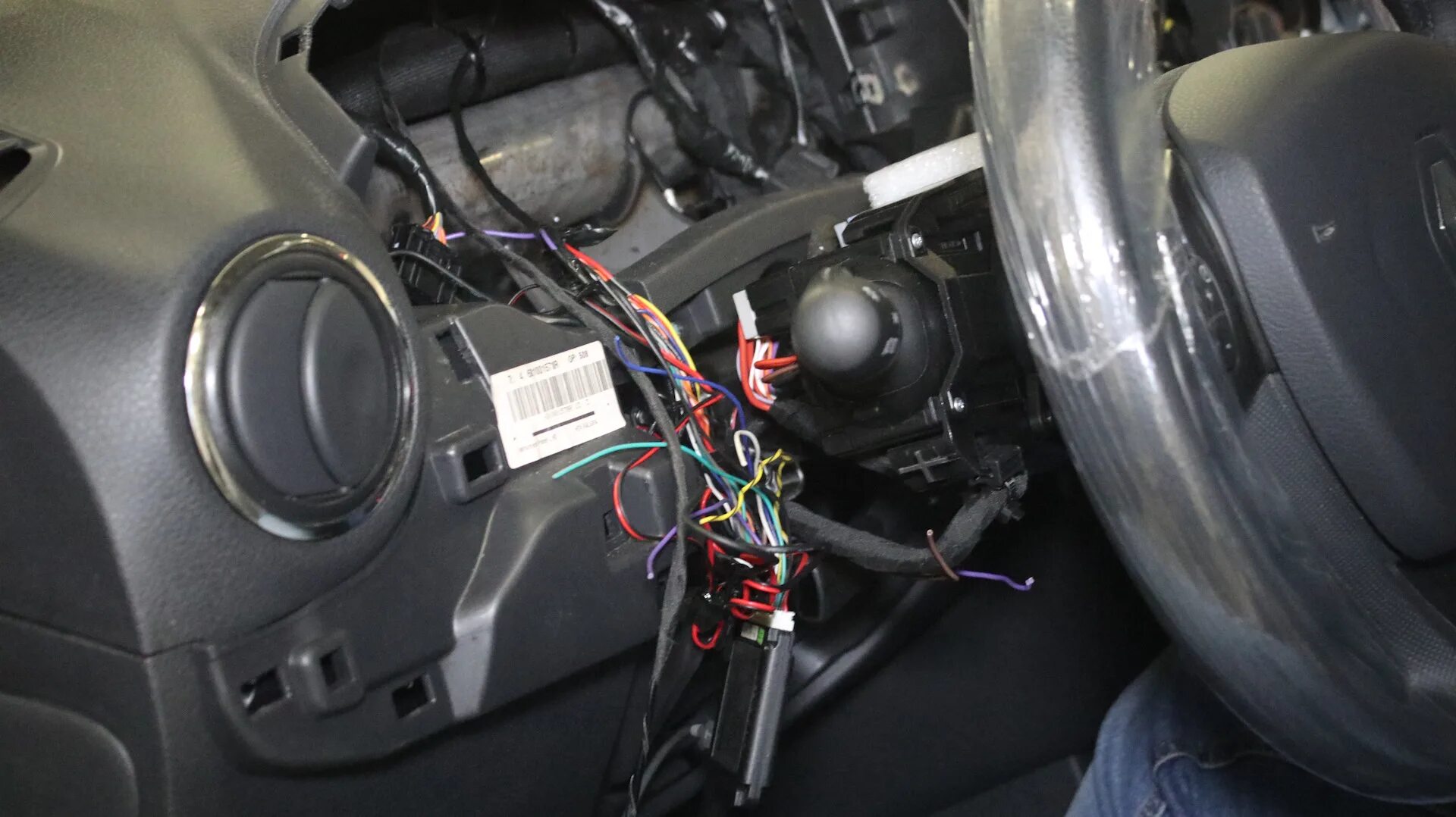 Обд дастер. Obd2 renault duster. obd 2 рено дастер. renault duster диагностический разъем. рено дастер обд 2 разъём.
