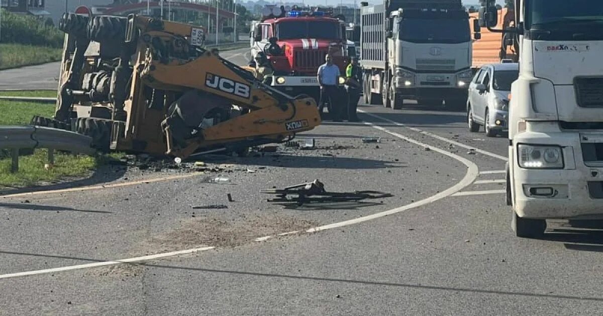 М4 дон что случилось. Трасса м4 дон в ростове на дону. Трасса м4 краснодарский край. Трасса м4 дон ростовская область фура дтп. М4 дон что случилось.