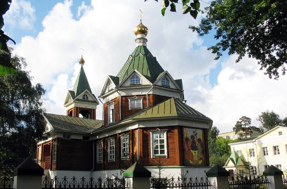 Церковь Донской иконы Божией матери в перловке. Церковь в перловке Мытищи. Церковь Троицы Живоначальной в перловке. Мытищи храм Донской иконы Божией матери. Воскресный район