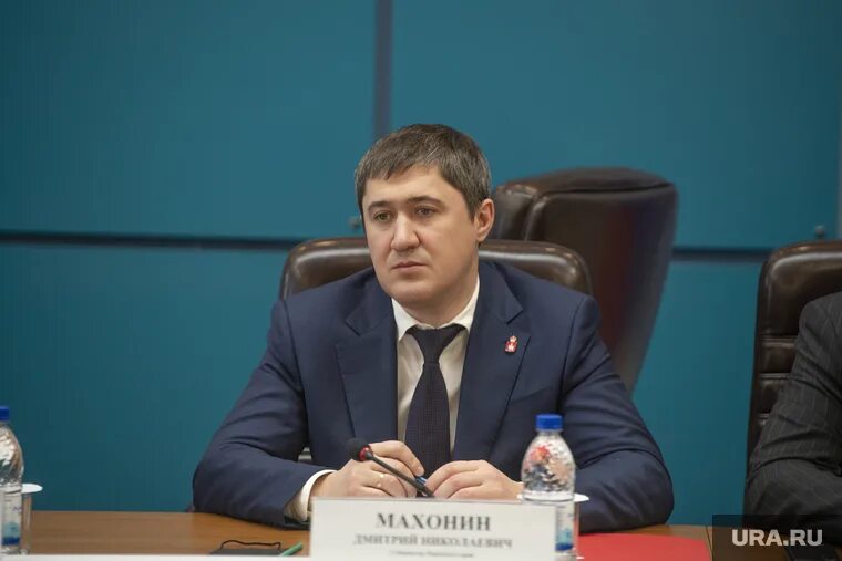 Губернатор пермского края пермь. Махонин губернатор пермского края. махонин губернатор пермского края жена.