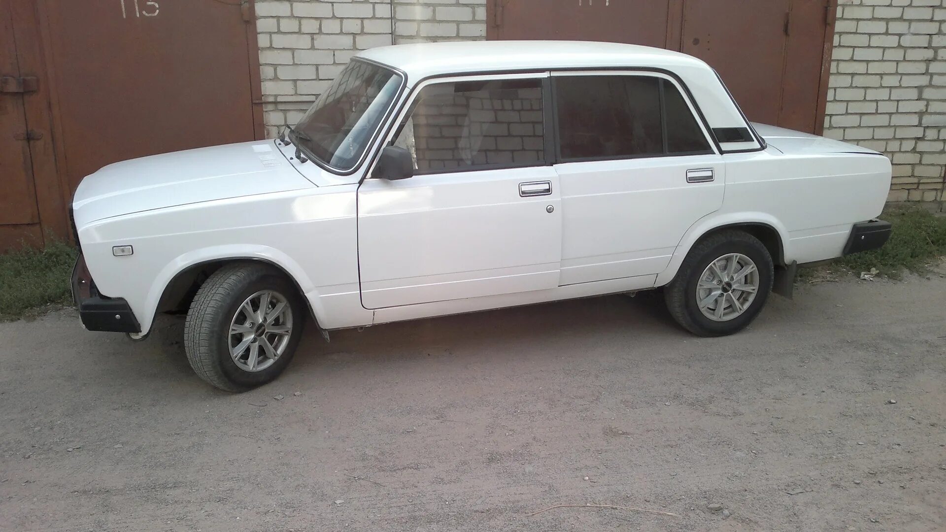 Краска 202 белая ваз. Ваз 2107 белый 202. Клюшки ваз 2114 белая. Ваз 2107 снежно белый. Белый 202.