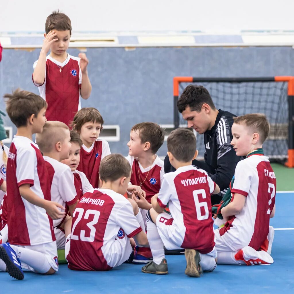 Бокс на электроне нижний новгород атлант 52. Зал тяжелой атлетики. Фитнес новочеркасск. Спортивные секции. Фок гольяново.