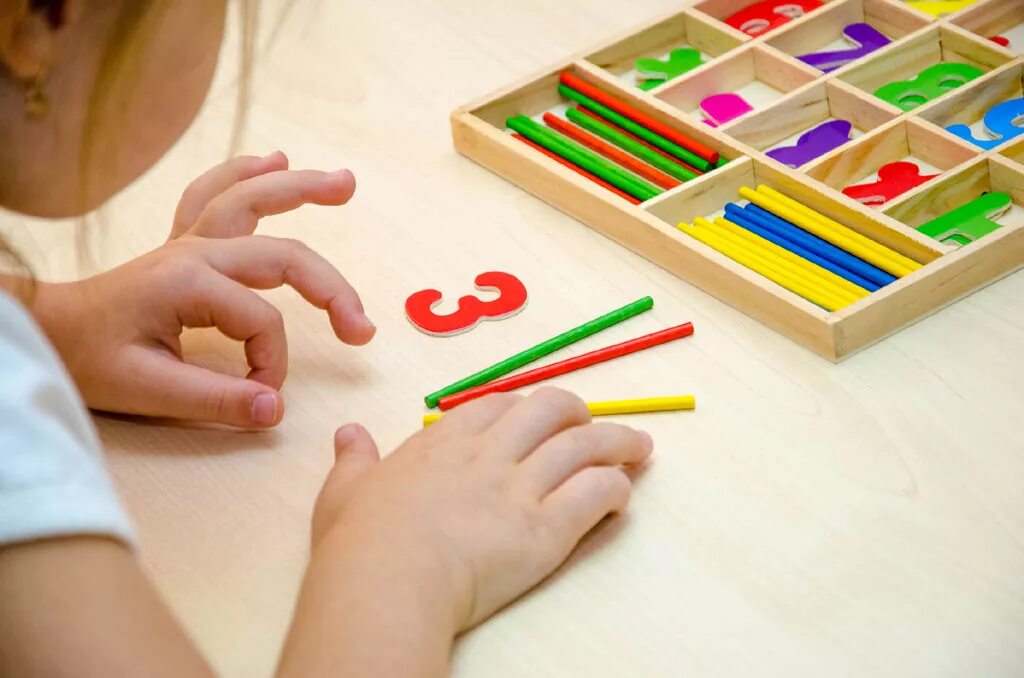 Игрушки для занятий с детьми аутистами. Игры для детей с аутизмом. Развивающие игры для аутистов. Сенсорные игры для детей с аутизмом. Развивающие образовательные игры для детей