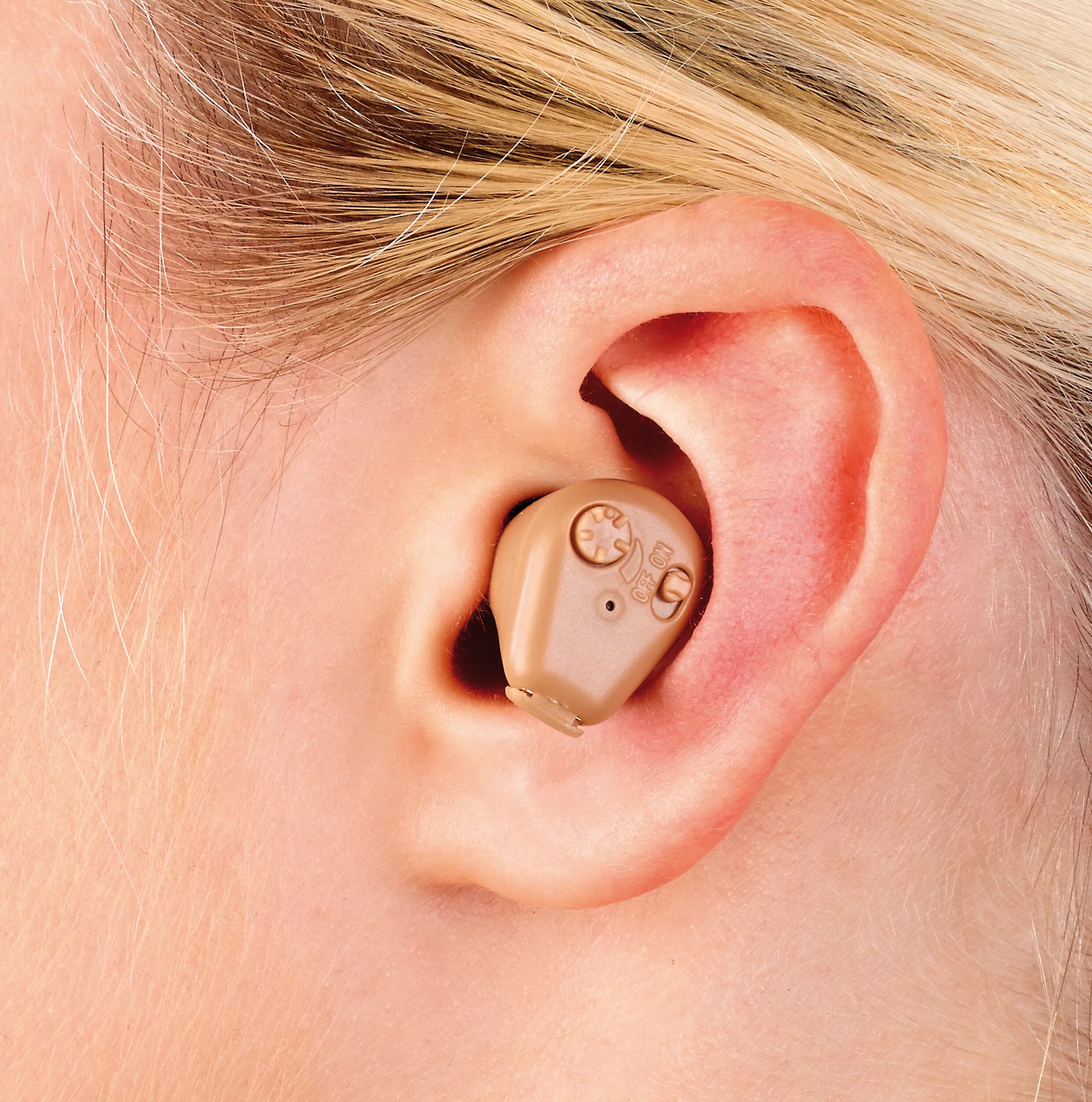 Слуховой аппарат. Внутриканальный слуховой аппарат. Девочка со слуховым аппаратом. Стильные слуховые аппараты.