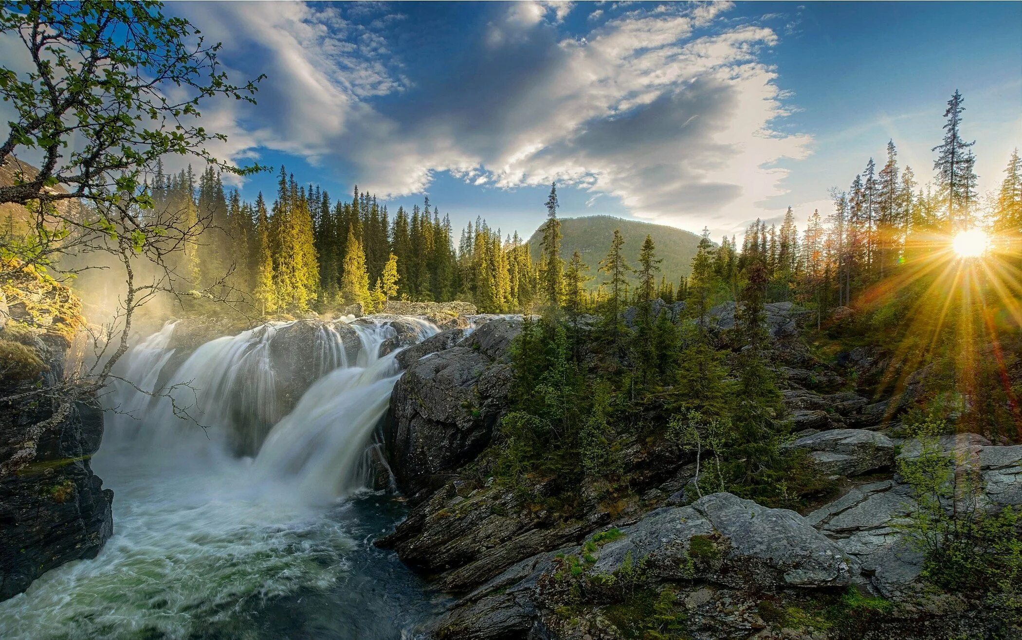 Водопад рассвет. Природа горы водопад лес. Водопад Шуонийоки. Природа лес река горы водопад. Горная река.