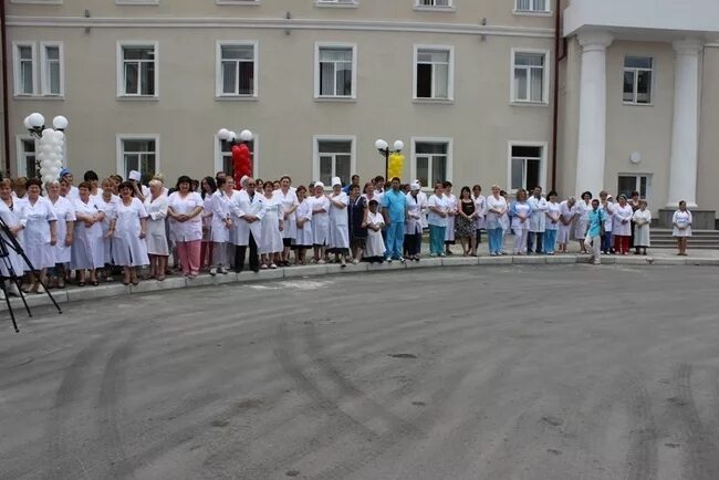 Северная осетия больница. Больница КБСП Владикавказ. Больница РКБ Владикавказ. Врачи КБСП Владикавказ. РКБ детская больница Владикавказ.