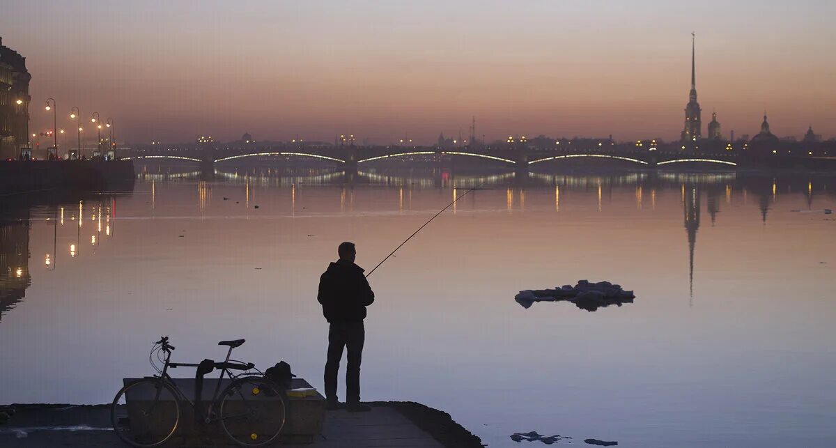 Ловли санкт петербург. Рыбалка в СПБ на Неве. Корюшки в Неве Санкт-Петербурге.