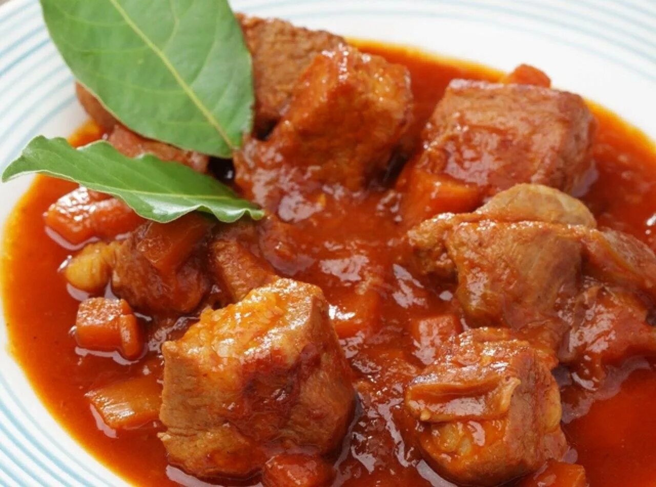 Как сделать гуляш. Перкельт венгерская кухня. поджарка и гуляш. свинина поджарка (гуляш). свинина гуляш с подливкой.