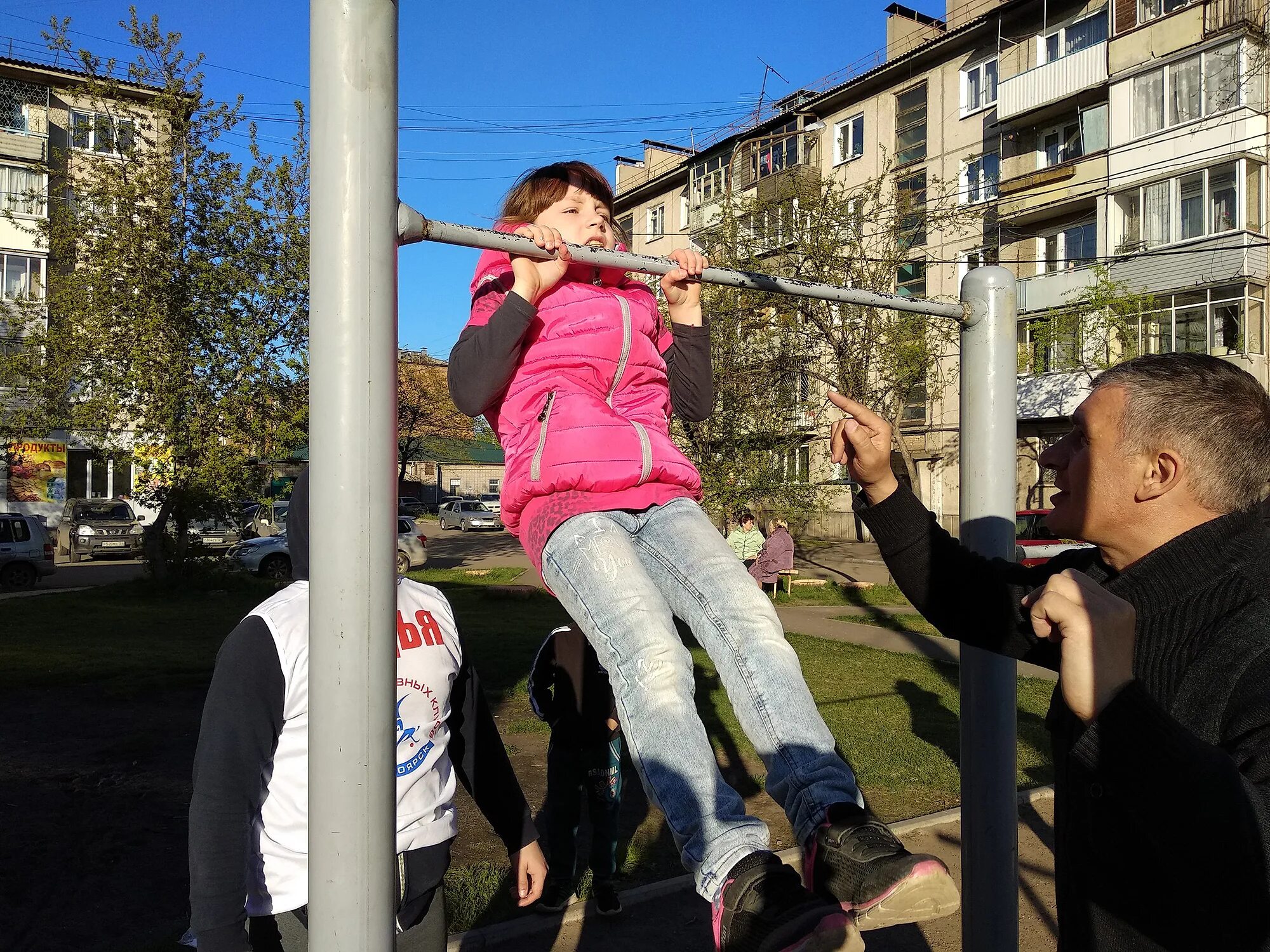 Подтягивания соревнования. Середина мая город. Рекорд по подтягиваниям в 13 лет. Середина мая в Красноярске.