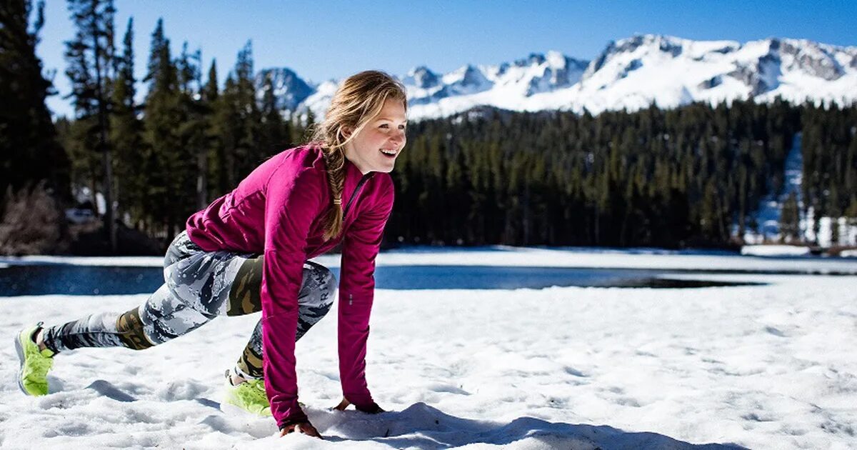 Do sport the winter. Зимняя пробежка. Тренировки зимой. Зимняя тренировка на улице. Занятия на свежем воздухе.