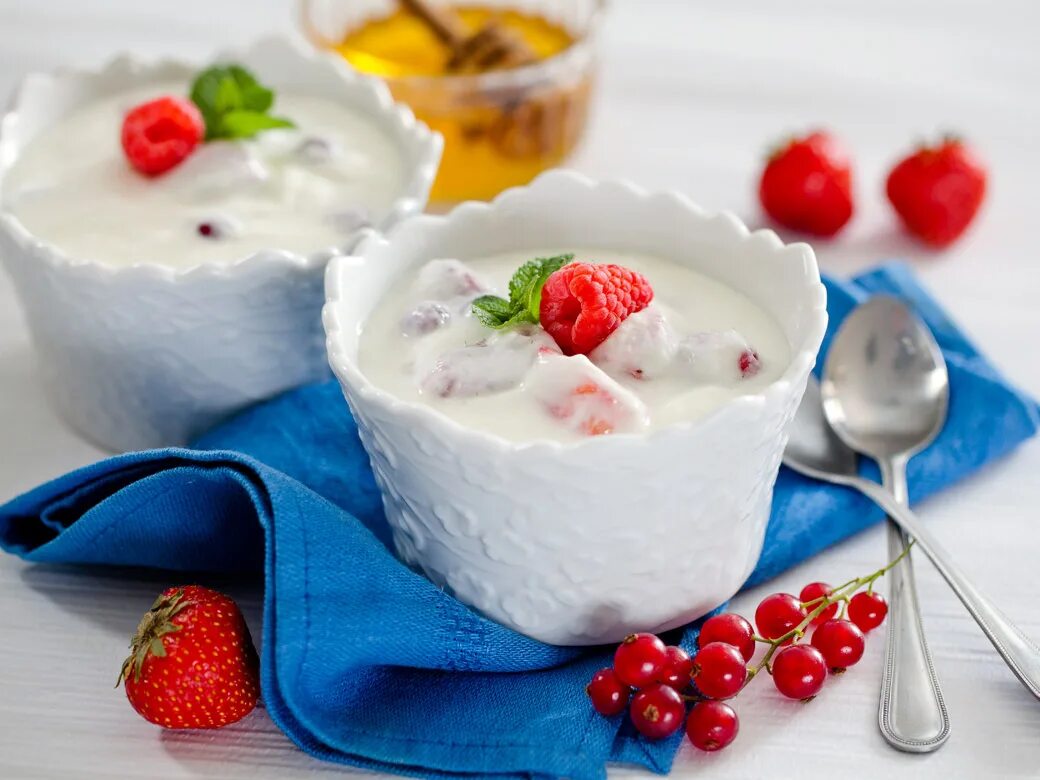 Фото йогурта. Йогурт. Домашний йогурт. Йогурт с ягодами. Натуральный йогурт домашний.