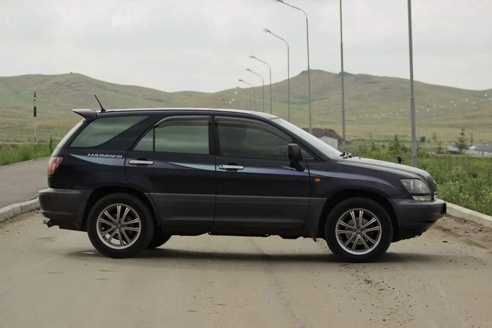 Toyota harrier 1 поколение. Тойота Харриер 1 поколение. Toyota Harrier 2000 Black. Toyota Harrier 2002. Тойота Харриер 1 поколение черный.