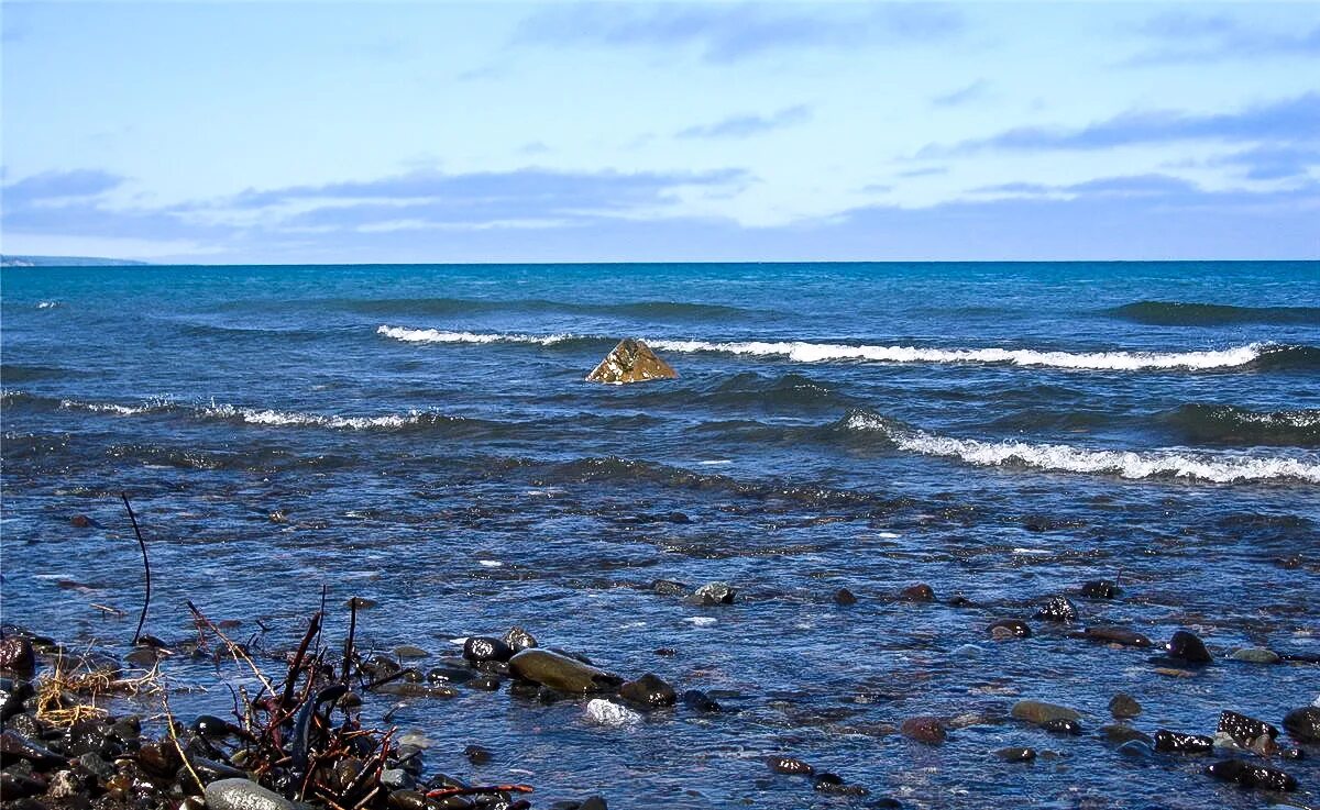 Побережья сахалина. Охотское море Сахалин. Берег Охотского моря.