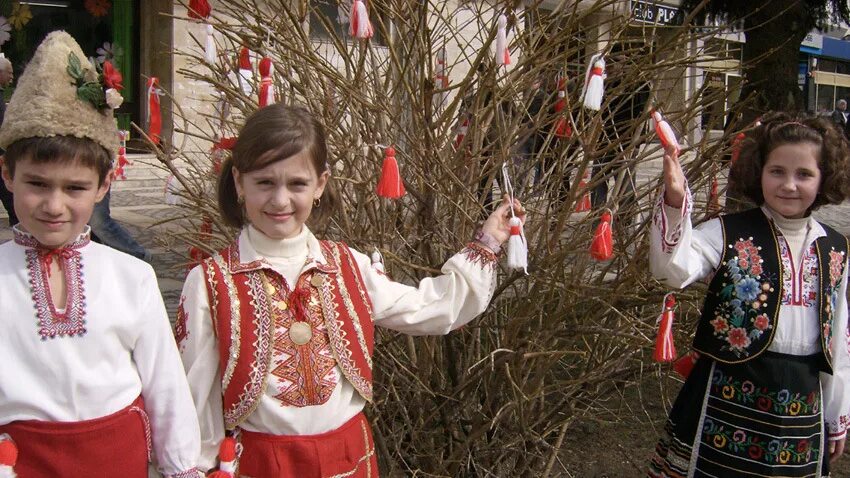 Праздник мэрцишор в молдове. Молдова праздник весны Мэрцишор. Молдавский весенний праздник Мэрцишор. Мэрцишор праздник в Молдавии. Легенда Мэрцишор в Молдавии.