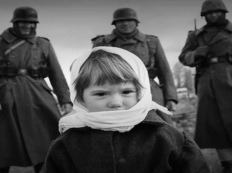 гимназия ромм юзовка. немецкий солдат со свиньей. убитые мирное население вов 1941. пережившие оккупацию. пережившие оккупацию.