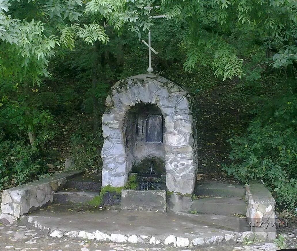 Родник на горе змейка Минеральные воды. Родник на змейке в Минеральных Водах. Святой источник Архангела Михаила Минеральные воды. Святой источник гора змейка. Родник ставропольский край