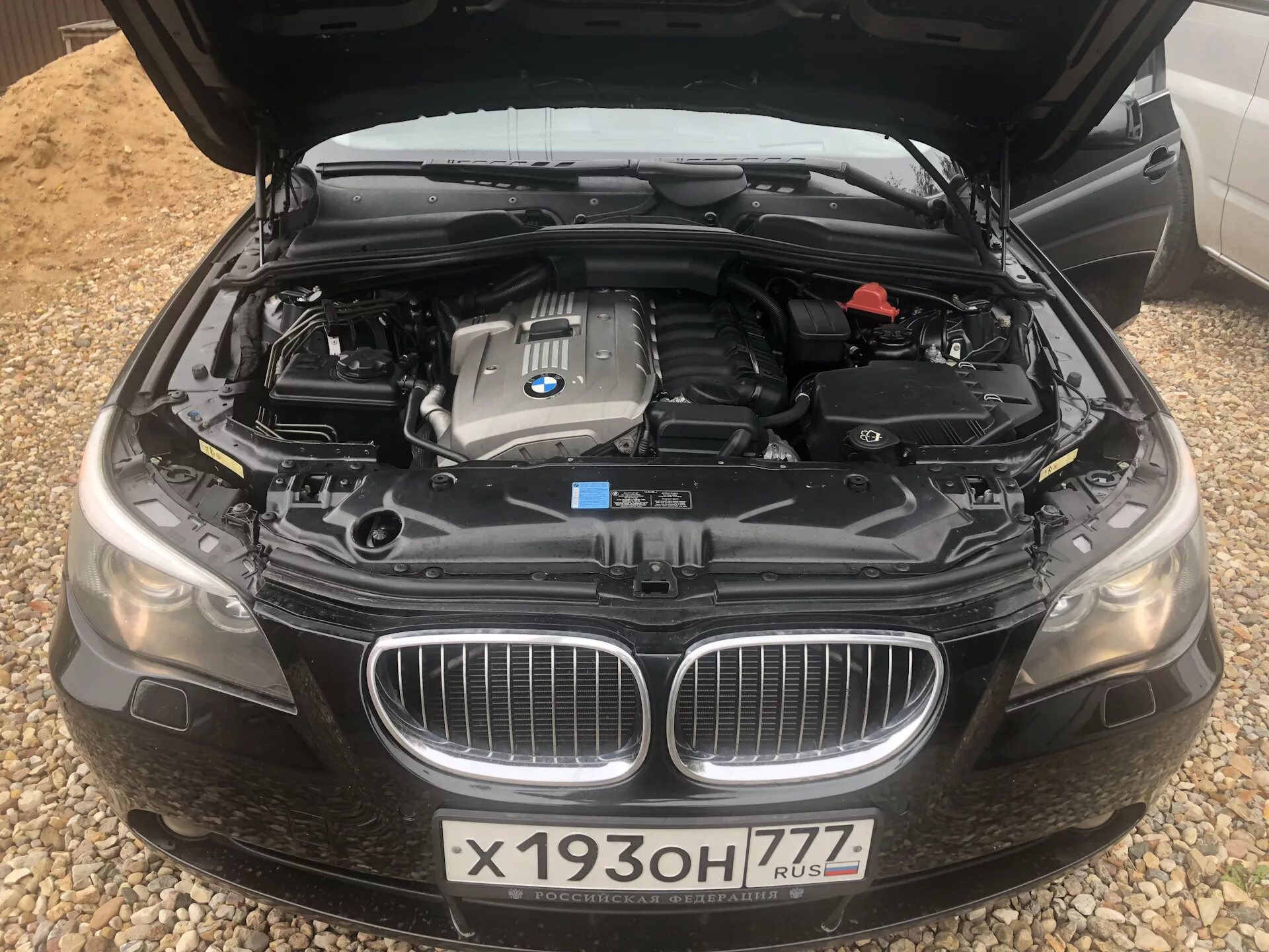 5. Bmw e60 под капотом. Bmw 5 n53b30. V10 bmw m5 мотор. Bmw e60 мотор.